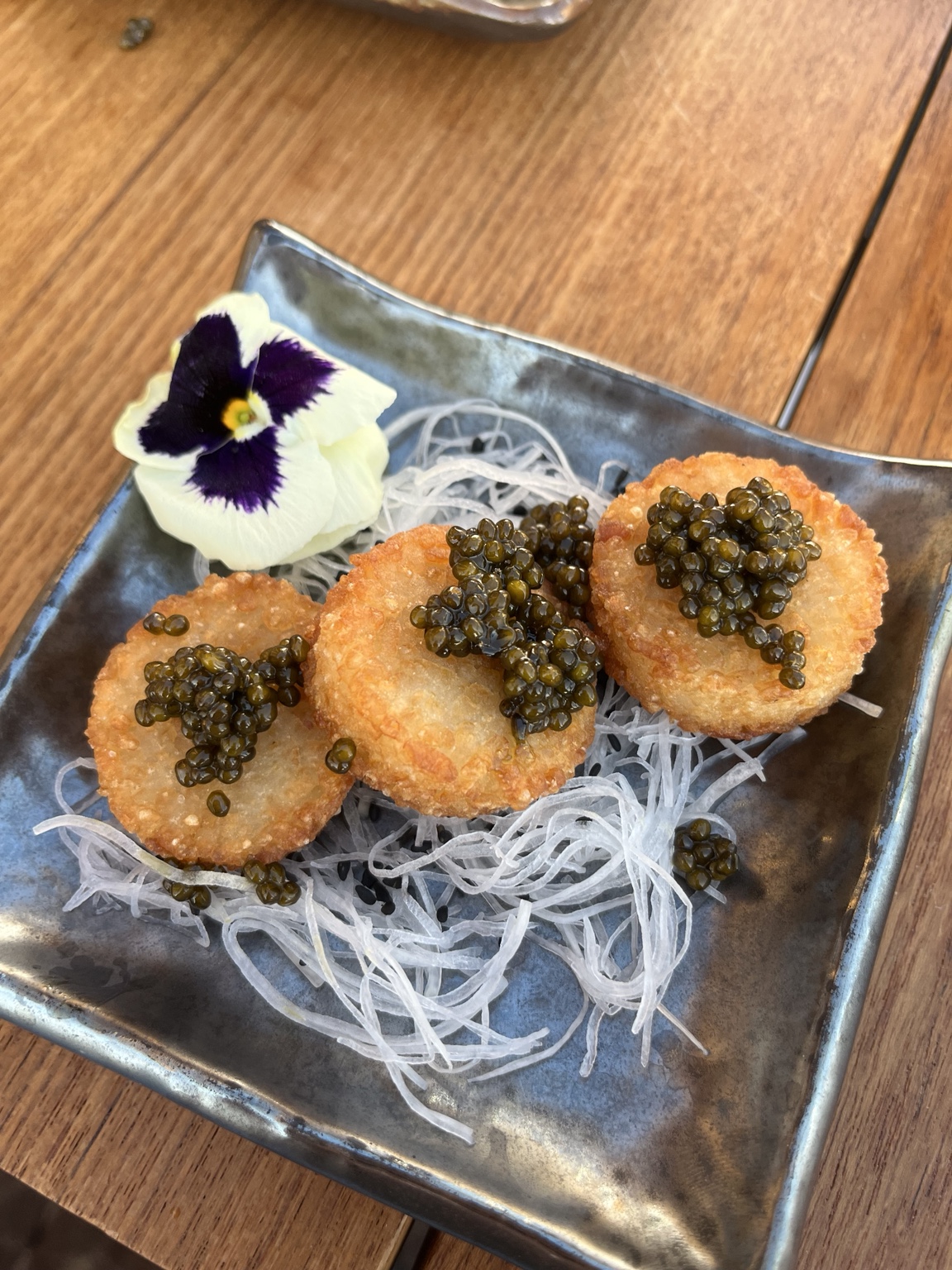 Caviar crisp